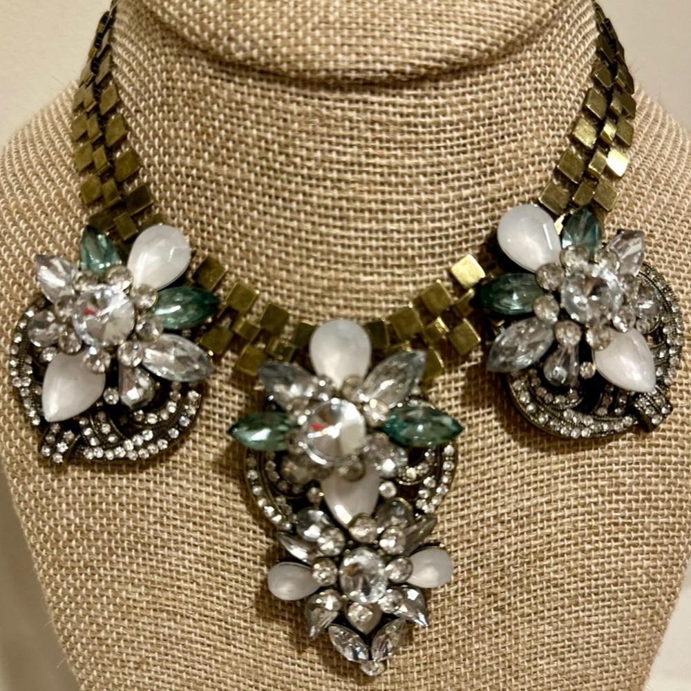 Vintage abstract floral rhinestone bib necklace featuring checkered chain link